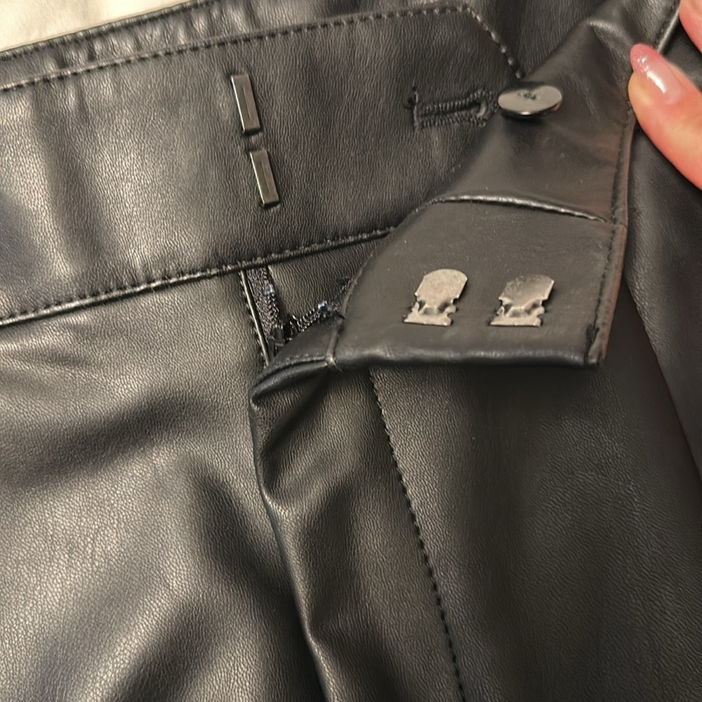 NWT Banana Republic Vegan Leather Pants Size 6S - Picture 4 of 4